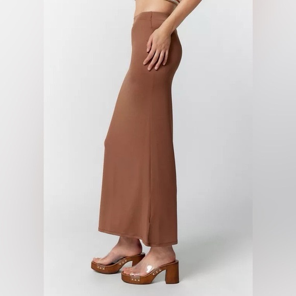 Uo Dominique Minimal Maxi Skirt - Picture 3 of 4
